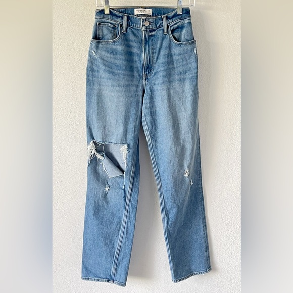 Abercrombie The 90s Straight Ultra High Rise Curve Love Ripped Knee Blue Jeans - Picture 2 of 12